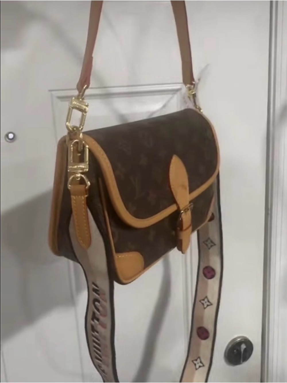 LVMonogram Shoulder Bag in Brown with Natural Vachetta - Picture 3 of 4